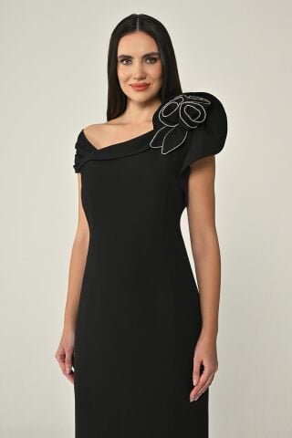 Taşlı Çiçek Aksesuarlı Krep Midi Elbise