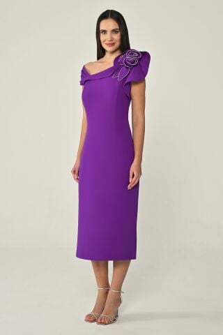 Taşlı Çiçek Aksesuarlı Krep Midi Elbise