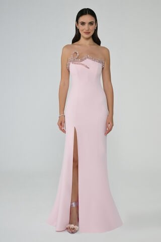 Straplez Yakası Taşlı Asimetrik Kesim Önden Yırtmaçlı Uzun Elbise