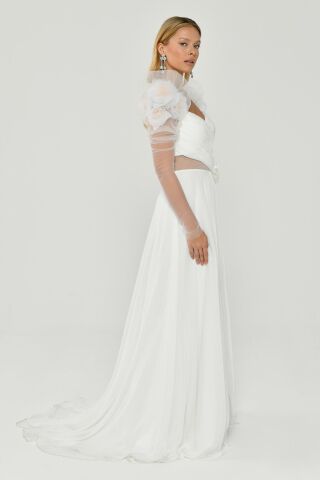 Uzun Transparan Kollu Kalp Göğüs Çiçek Aksesuarlı Yırtmaçlı Şifon Uzun Elbise Beyaz - 42