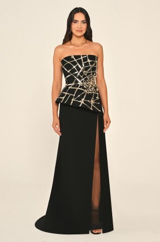 Straplez Şerit Aksesuarlı Yırtmaçlı Krep Uzun Elbise