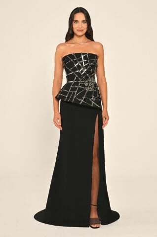 Straplez Şerit Aksesuarlı Yırtmaçlı Krep Uzun Elbise