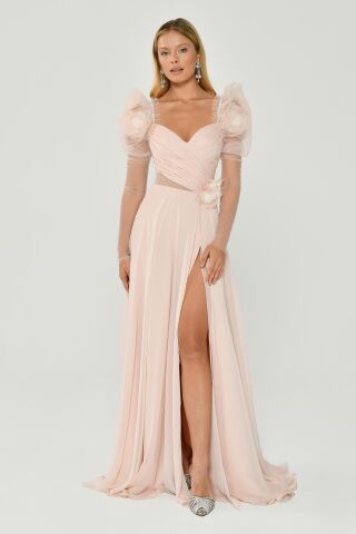 Uzun Transparan Kollu Kalp Göğüs Çiçek Aksesuarlı Yırtmaçlı Şifon Uzun Elbise Pudra - 38