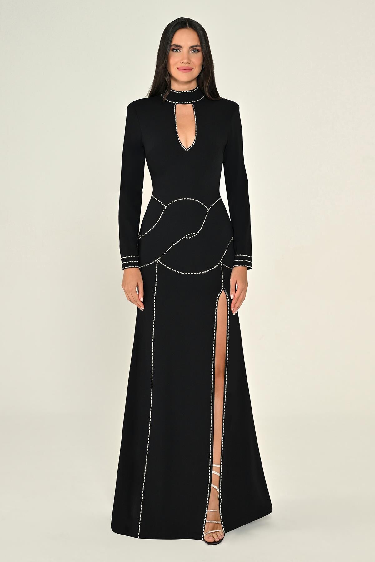 Uzun Kollu Sırt Dekolteli Şerit Taş Aksesuarlı Krep Uzun Elbise