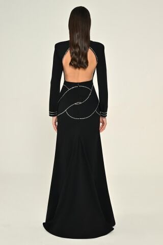 Uzun Kollu Sırt Dekolteli Şerit Taş Aksesuarlı Krep Uzun Elbise