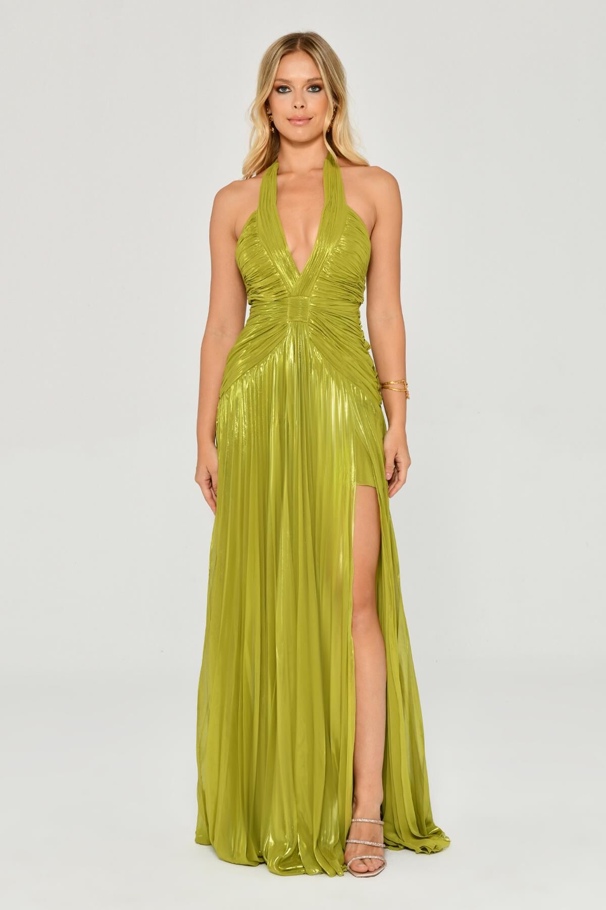 V Yaka Piliseli Yırtmaçlı Parlak Şifon Uzun Elbise ELMA YEŞİLİ - 44