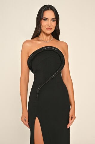 Straplez Payet Aksesuarlı Yırtmaçlı Krep Uzun Elbise