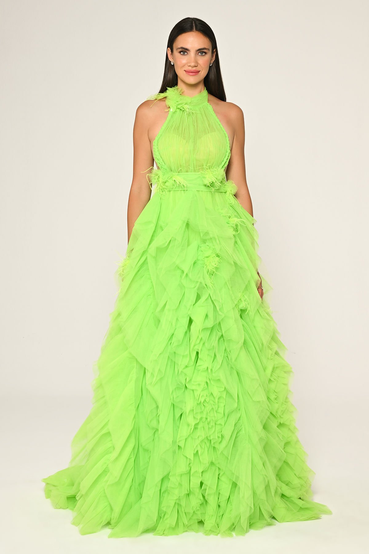 Langes Neckholder-Kleid aus mehrlagigem Tüll