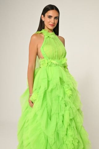 Langes Neckholder-Kleid aus mehrlagigem Tüll
