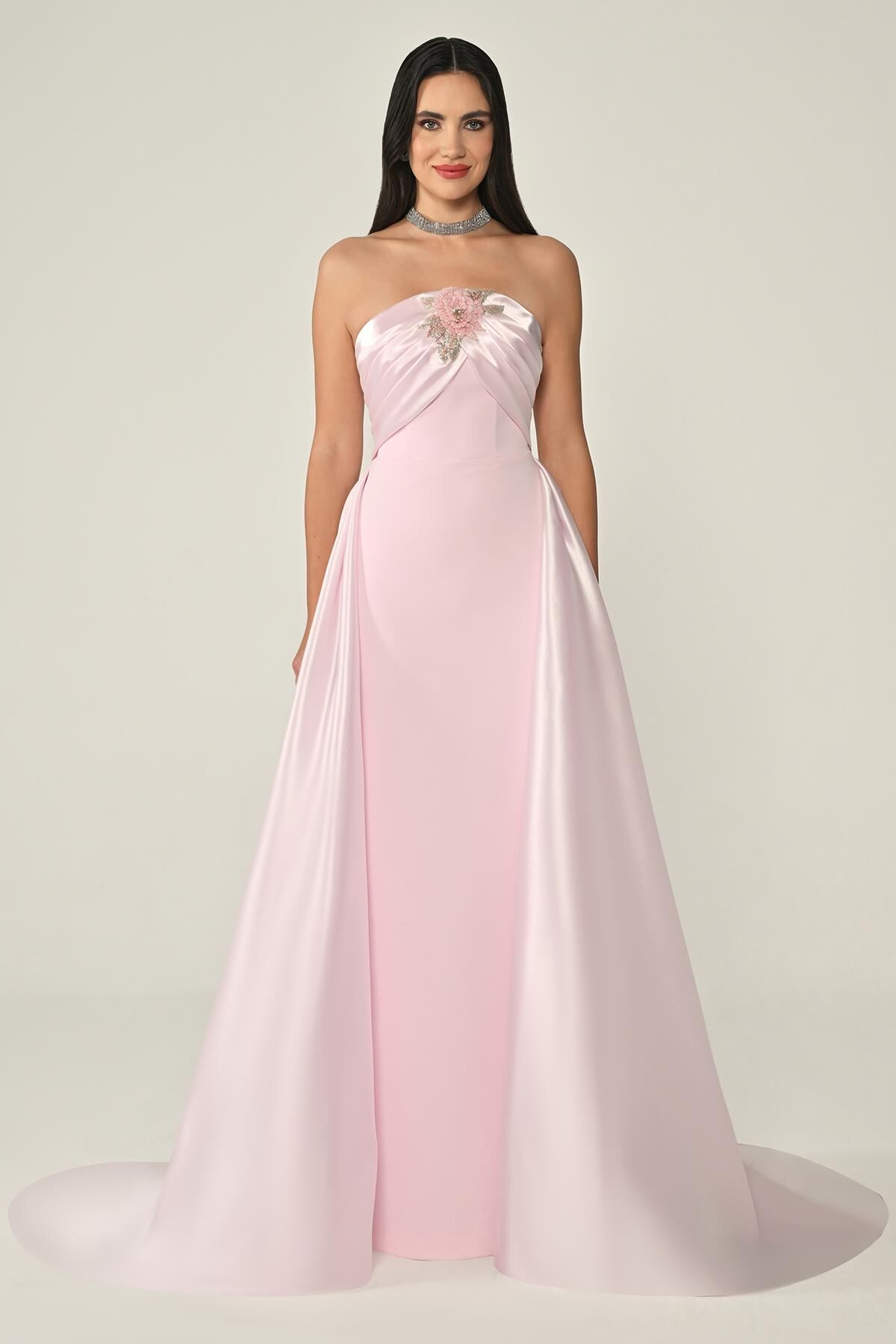 Straplez Göğüs Aksesuarlı Organze Kuyruklu Krep Uzun Elbise Pembe - 42