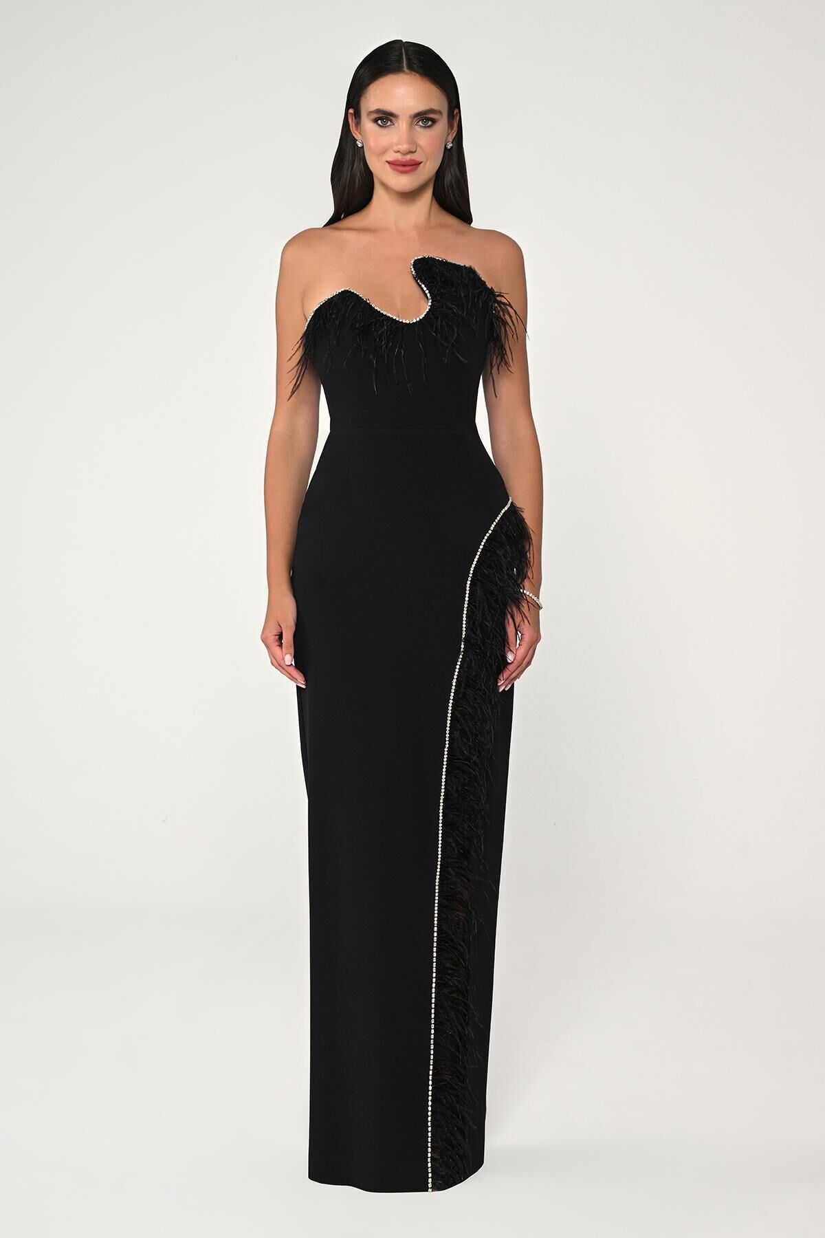 Straplez Göğüs Asimetrik Kesim Tüylü Taşlı Krep Uzun Elbise Siyah - 42