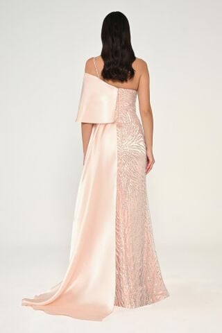 Tek Askılı Çiçek Aksesuarlı Payetli Saten Uzun Elbise Pudra - 38