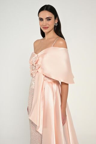 Tek Askılı Çiçek Aksesuarlı Payetli Saten Uzun Elbise Pudra - 38