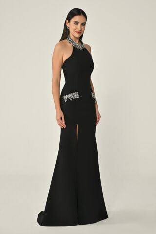 Halter Yaka Boyun ve Cep Taş Aksesuarlı Krep Uzun Elbise Siyah - 36