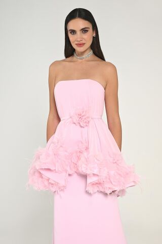 Straplez Katlı Tüy Aksesuarlı Uzun Elbise Pembe - 40