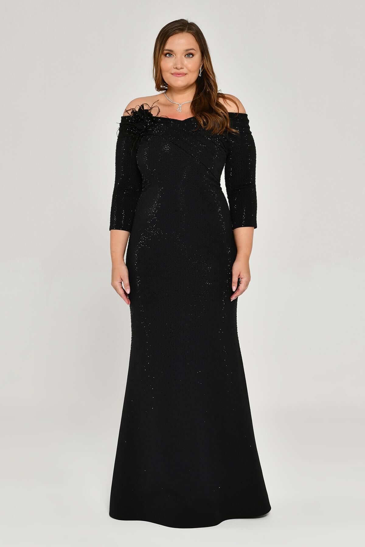 Düşük Omuz Çiçek Aksesuarlı Boncuklu Kumaş Uzun Elbise Siyah - 44