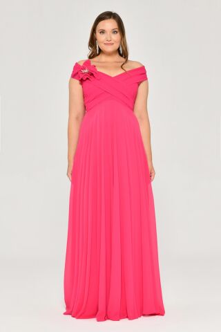 Düşük Omuz Drapeli Çiçek Aksesuarlı Şifon Uzun Elbise Fuşya - 44