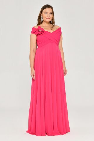 Düşük Omuz Drapeli Çiçek Aksesuarlı Şifon Uzun Elbise Fuşya - 44