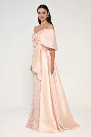 Tek Askılı Çiçek Aksesuarlı Payetli Saten Uzun Elbise Pudra - 40