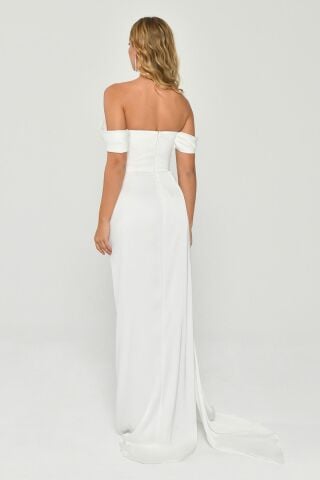 Schulterfreies langes Satinkleid mit Seitenschlitz, Weiß - 36