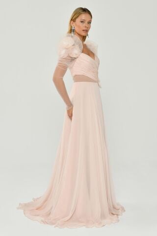 Uzun Transparan Kollu Kalp Göğüs Çiçek Aksesuarlı Yırtmaçlı Şifon Uzun Elbise Pudra - 42