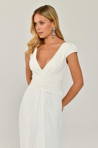 Derin V Yaka Önden Drapeli Kuyrukluı Krep Uzun Elbise Beyaz - 38