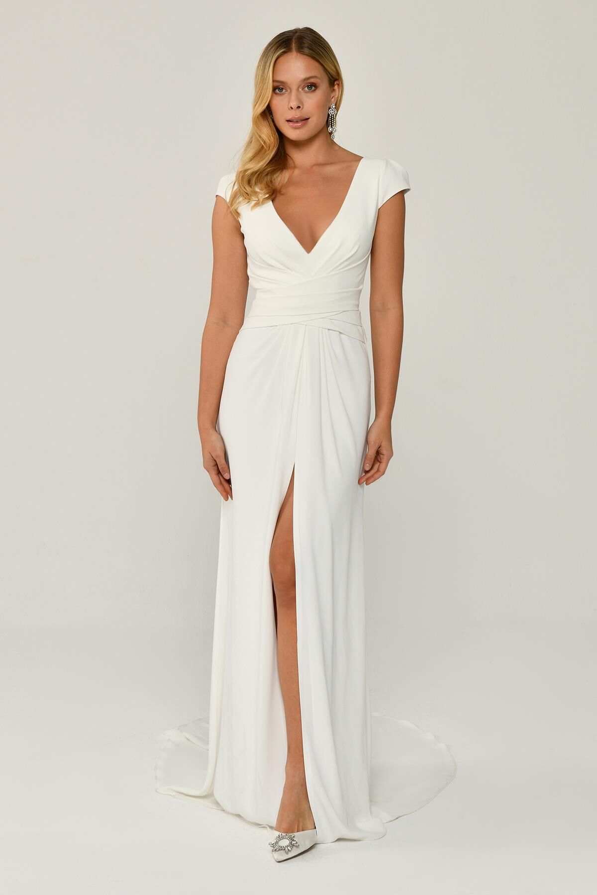 Derin V Yaka Önden Drapeli Kuyrukluı Krep Uzun Elbise Beyaz - 40