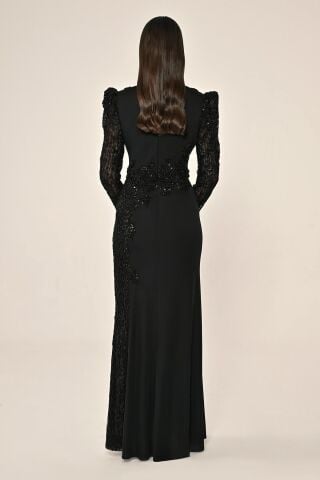 Langes Paillettenkleid mit Ärmeln, Taille und Schlitz