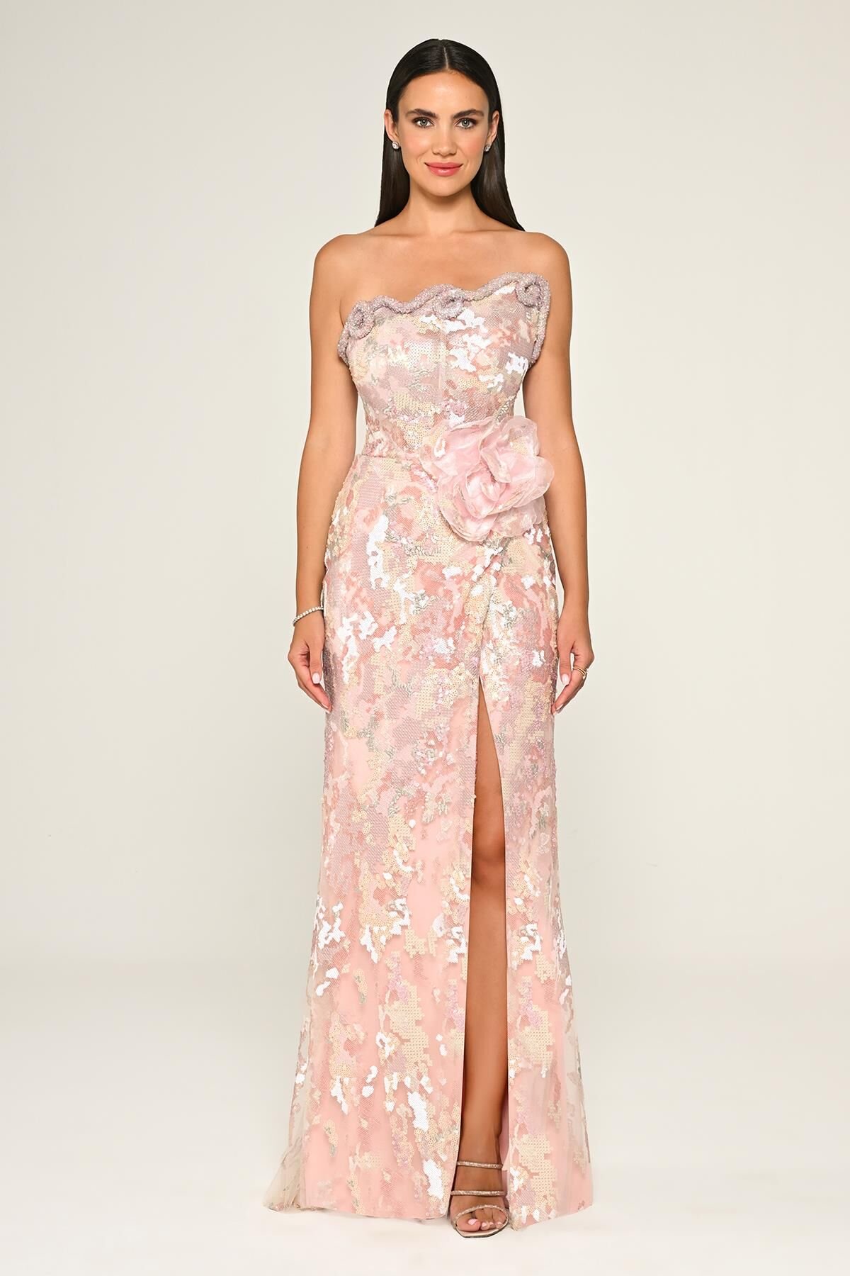 Straplez Beli Çiçek Aksesuarlı Payet Uzun Elbise Pembe - 44