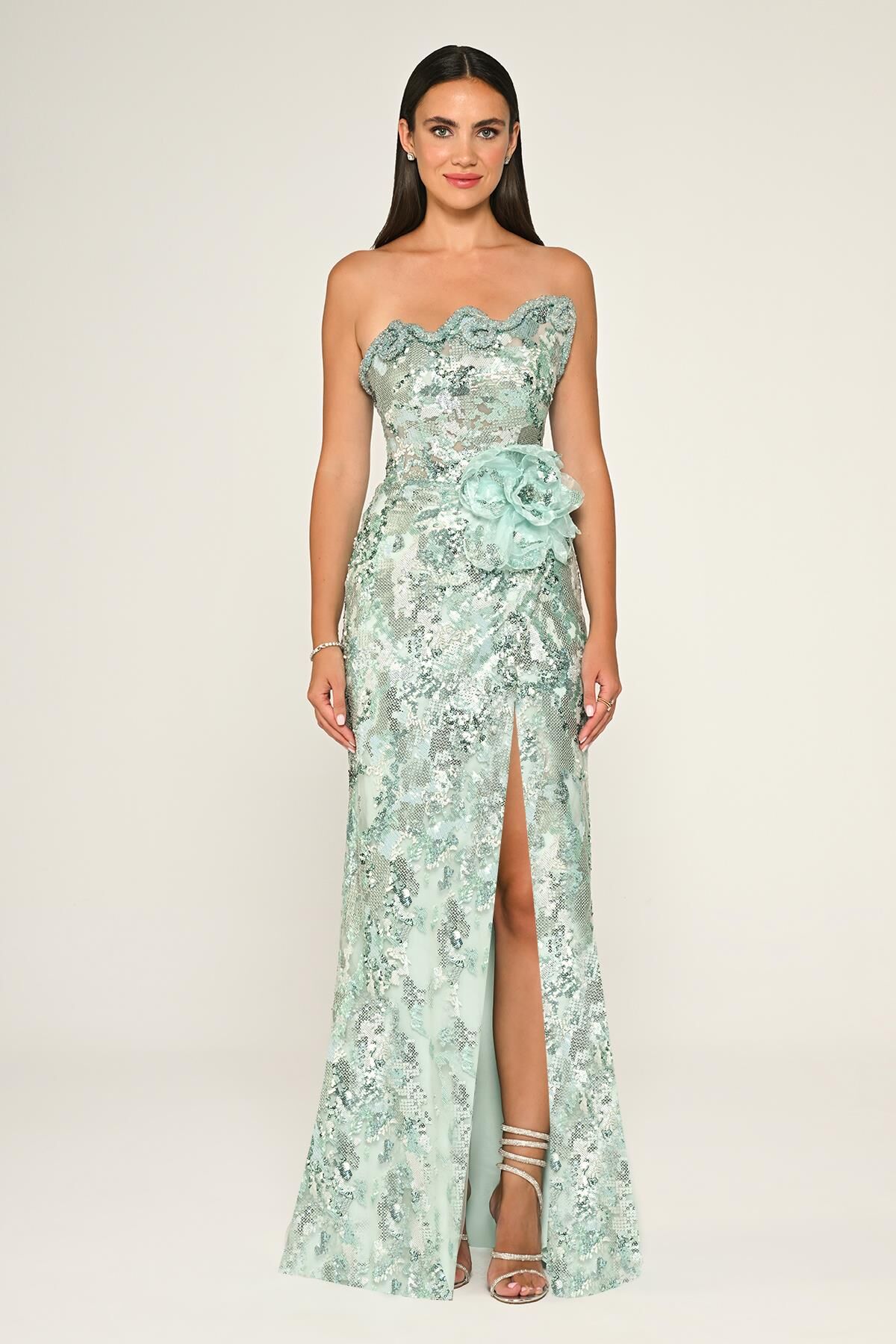 Straplez Beli Çiçek Aksesuarlı Payet Uzun Elbise MİNT - 42