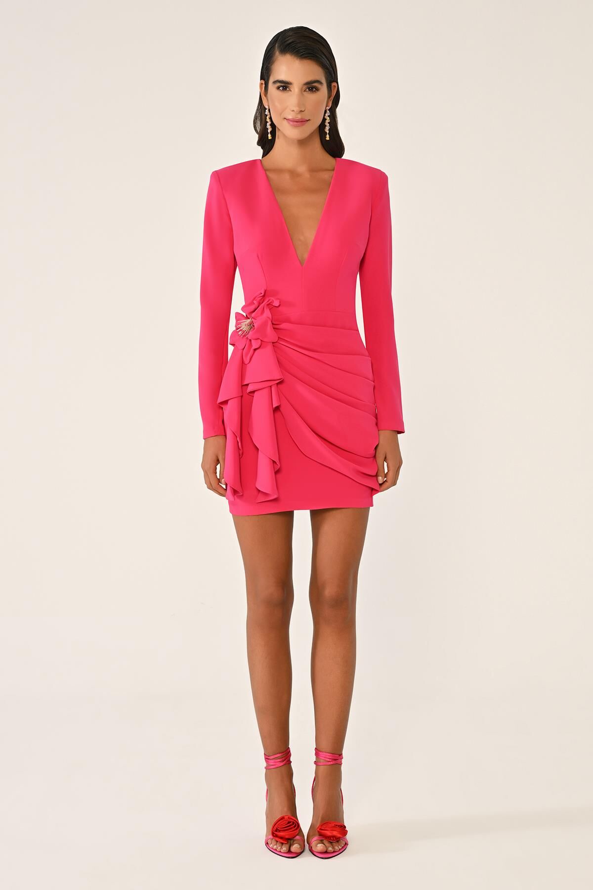 Uzun Kol Vatkalı Sırt Dekolteli Çiçek Aksesuarlı Kısa Elbise AÇIK FUŞYA - 42