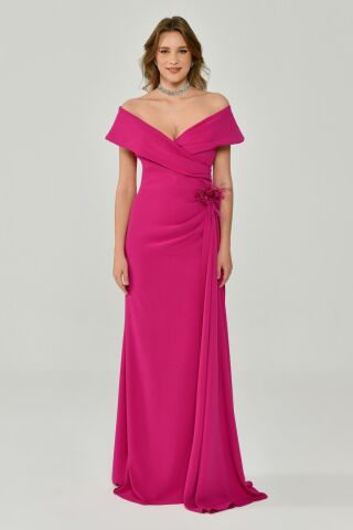 Düşük Omuz Beli Çiçek Aksesuarlı Krep Uzun Elbise Fuşya - 38
