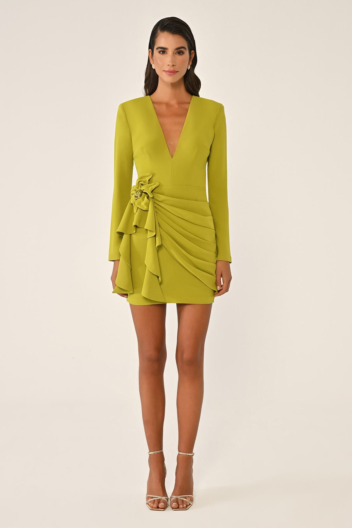 Uzun Kol Vatkalı Sırt Dekolteli Çiçek Aksesuarlı Kısa Elbise OKSİT YEŞİL - 36