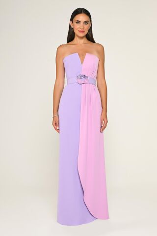 Trägerloses langes Kleid aus Crêpe mit besticktem Gürtel