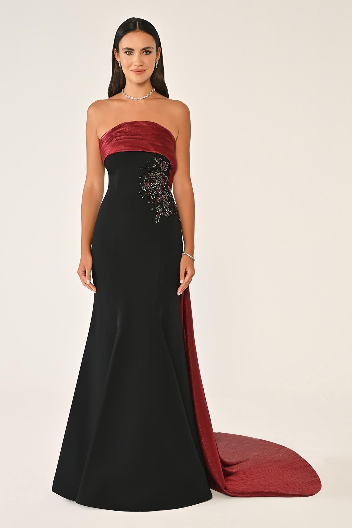 Straplez Üstü İşlemeli Kuyruklu Krep Uzun Elbise SİYAH / BORDO - 44