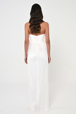 Trägerloses, plissiertes, langes Chiffonkleid mit Seitenschlitz, Weiß - 36