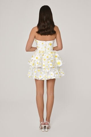 Straplez 3 Boyut Çiçek Aksesuarlı Kısa Elbise