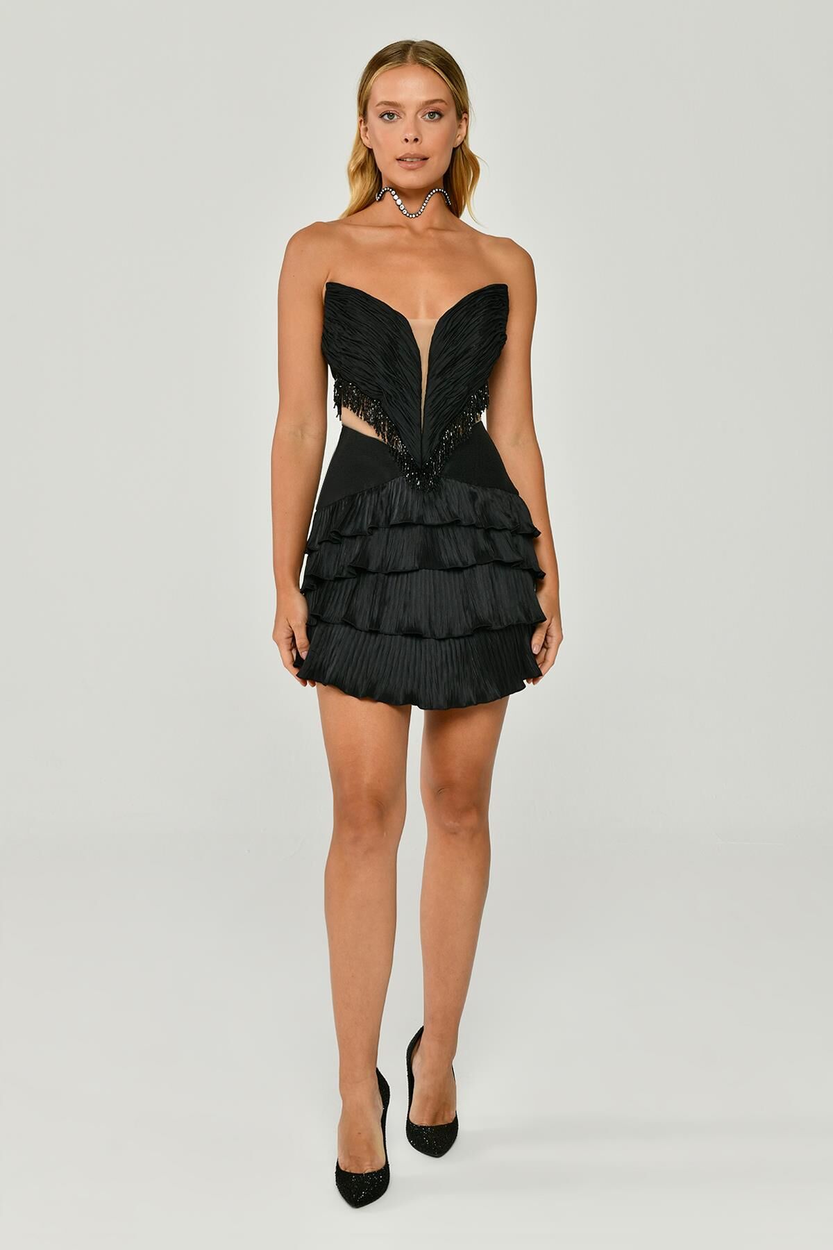 Straplez Saçak Boncuklu Piliseli Parlak Kumaş Kısa Elbise Siyah - 42