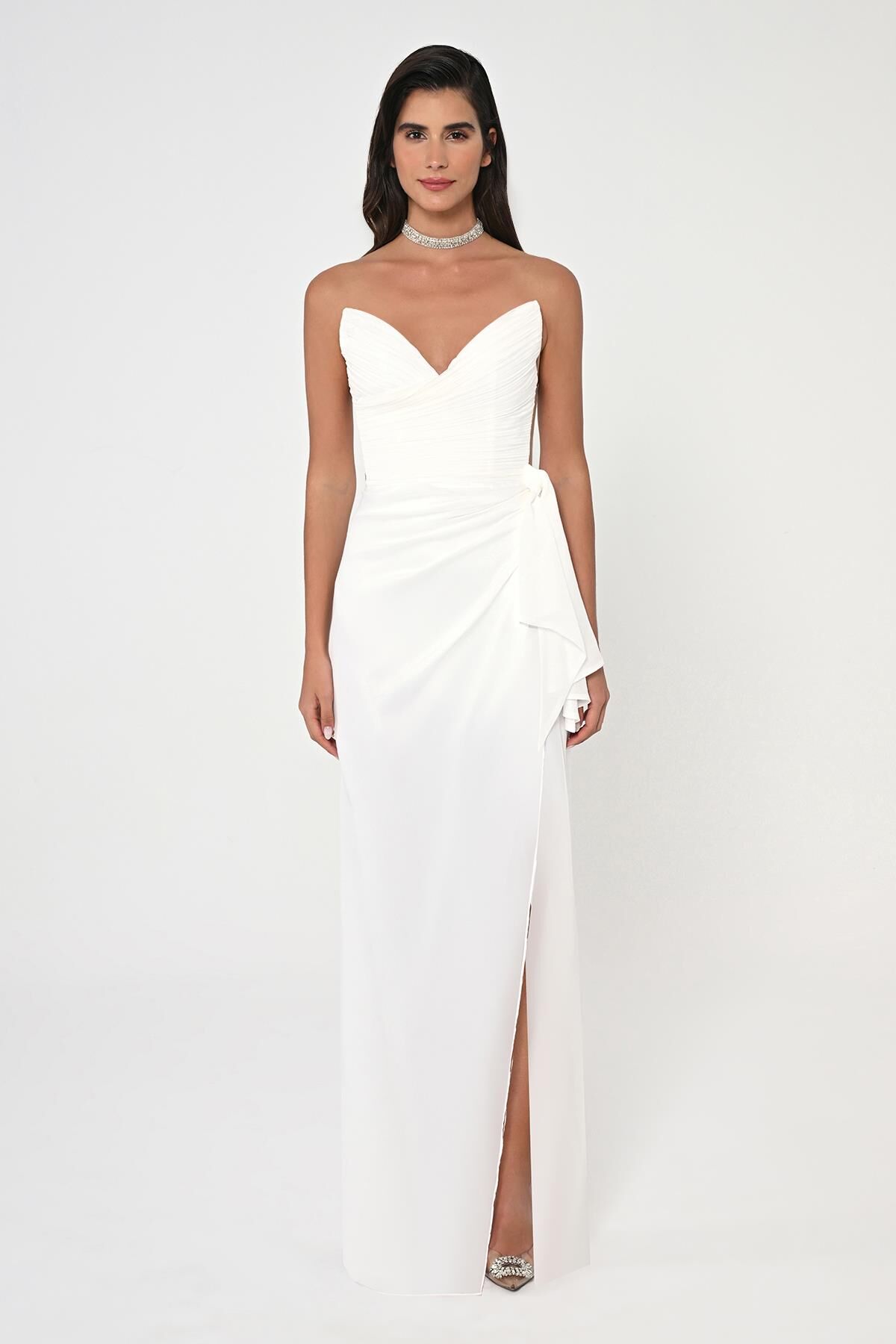 Straplez Üst Pliseli Yandan Yırtmaçlı Şifon Uzun Elbise Beyaz - 42