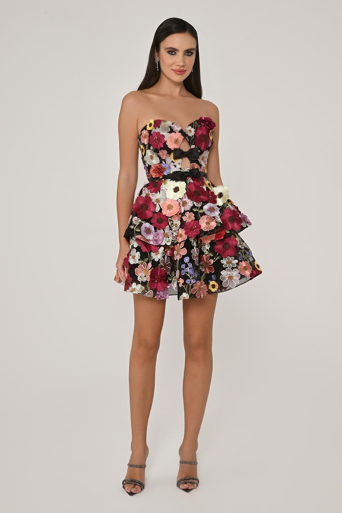 Straplez 3 Boyut Çiçek Aksesuarlı Kısa Elbise Siyah - 40