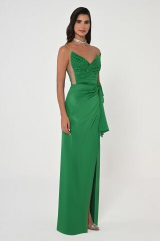 Straplez Üst Pliseli Yandan Yırtmaçlı Şifon Uzun Elbise ZÜMRÜT - 40