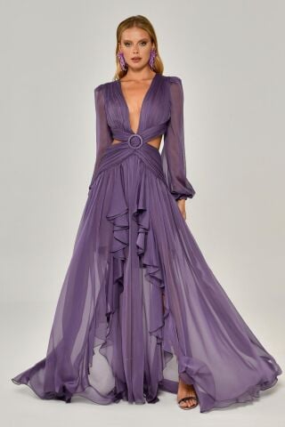 Langes Chiffonkleid mit V-Ausschnitt und Schnalle vorne, doppeltem Schlitz, Flieder - 40