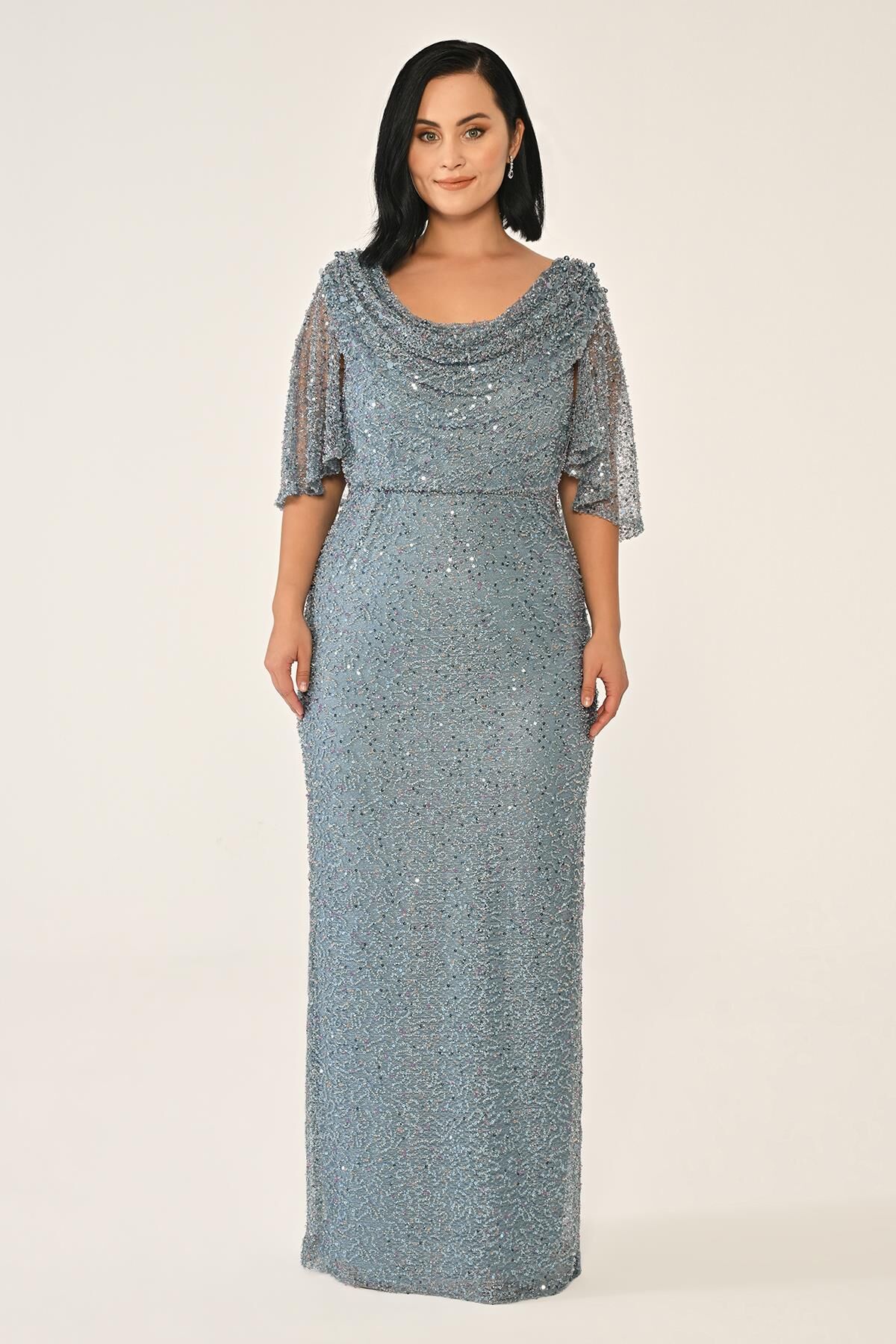 Langes Kleid mit Wasserfallausschnitt, Schalkragen, kurzen Ärmeln und Pailletten İNDİGO - 46