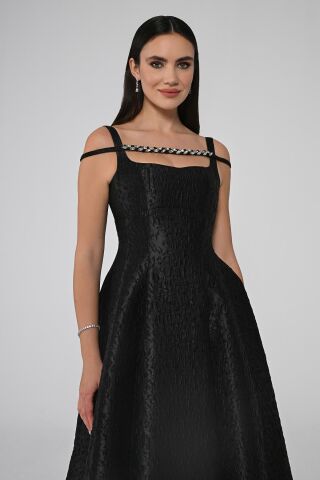 Askılı Yakası Taş Aksesuarlı Brokar Kumaş Midi Elbise Siyah - 40