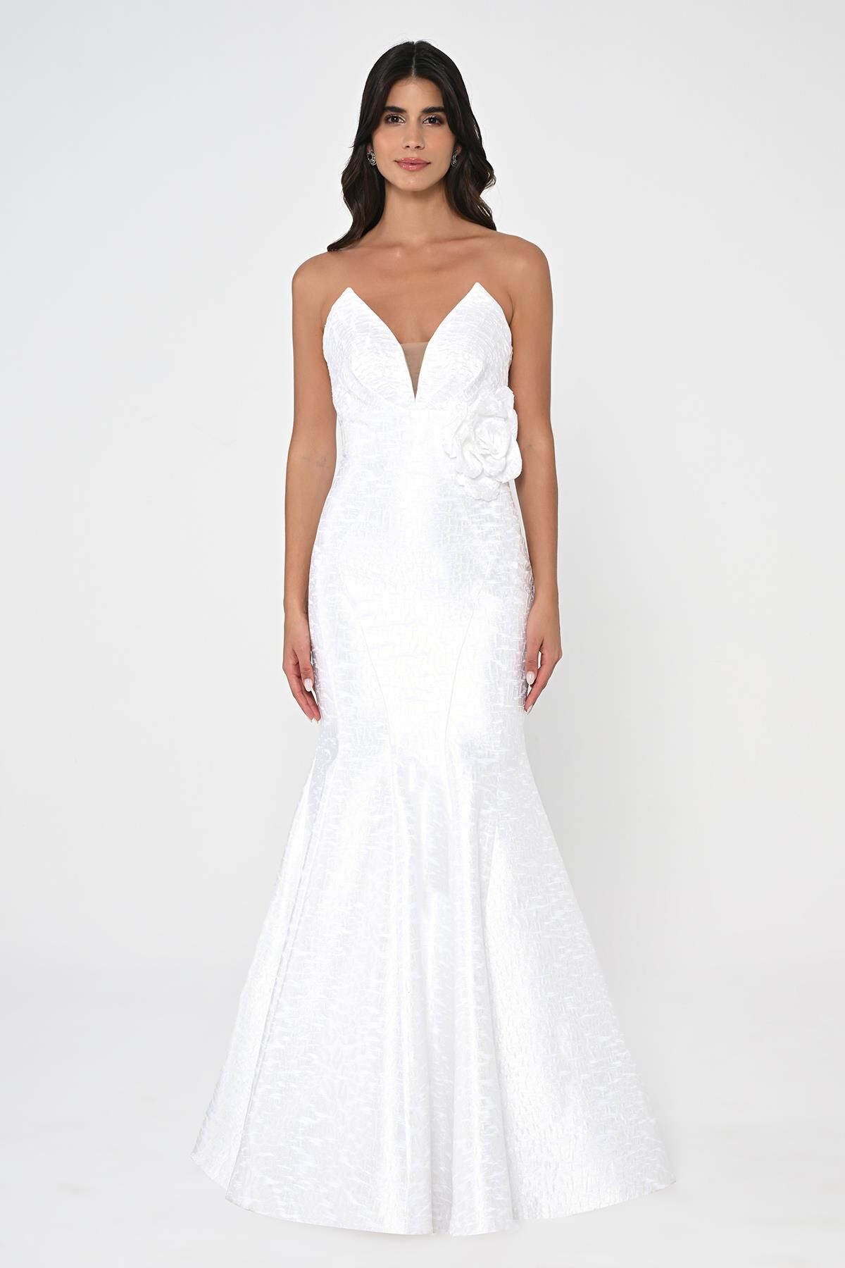 Straplez Balık Kesim Jakar Kumaş Uzun Elbise Beyaz - 38