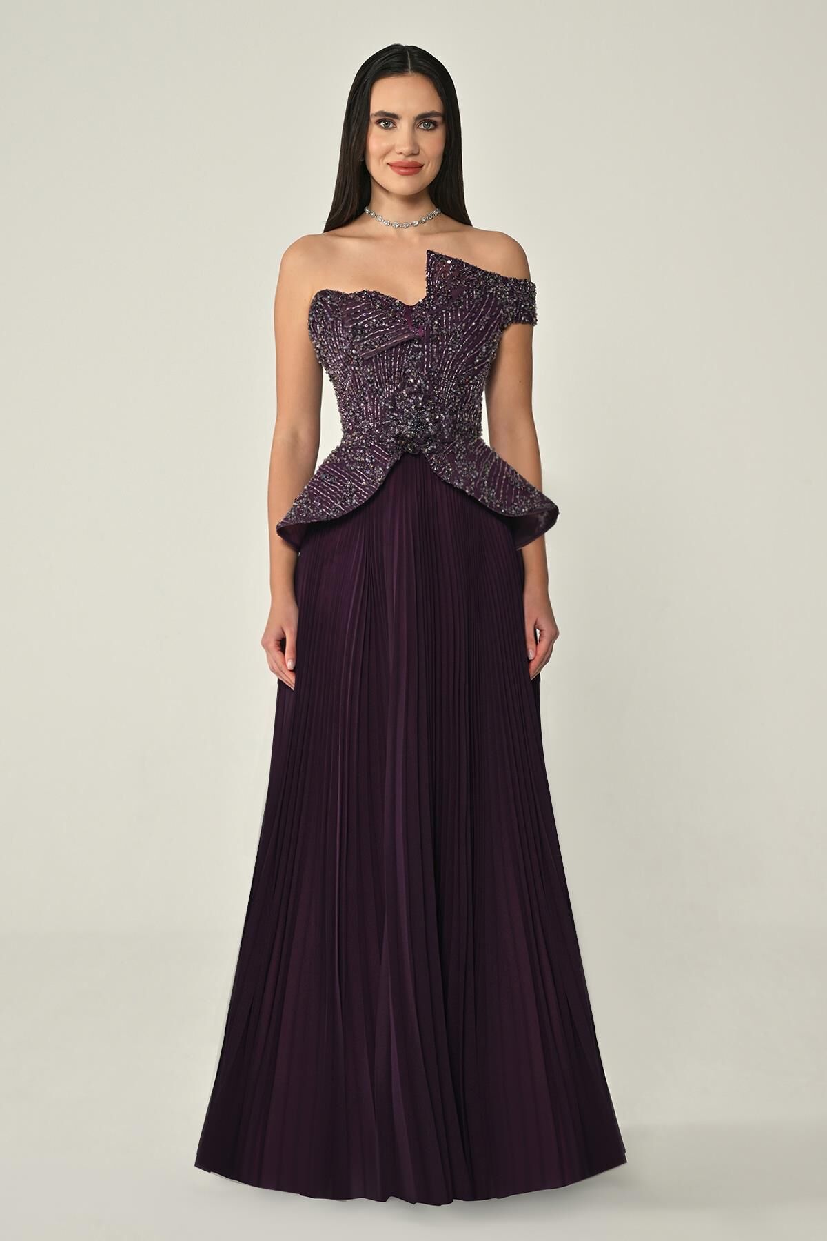 Tek Düşük Omuz Üstü Payet Eteği Pliseli Şifon Uzun Elbise Mürdüm - 36