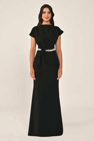 Kısa Kollu Beli Aksesuarlı Krep Uzun Elbise