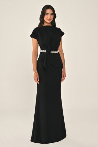 Kısa Kollu Beli Aksesuarlı Krep Uzun Elbise