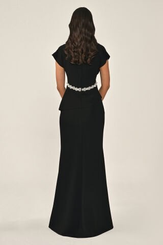 Kısa Kollu Beli Aksesuarlı Krep Uzun Elbise