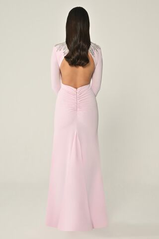 Uzun Kollu Üst Aksesarlı Sırt Dekolteli Krep Uzun Elbise Pembe - 40